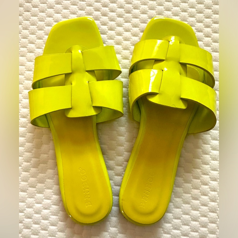Never worn! Cute size 6 sandals